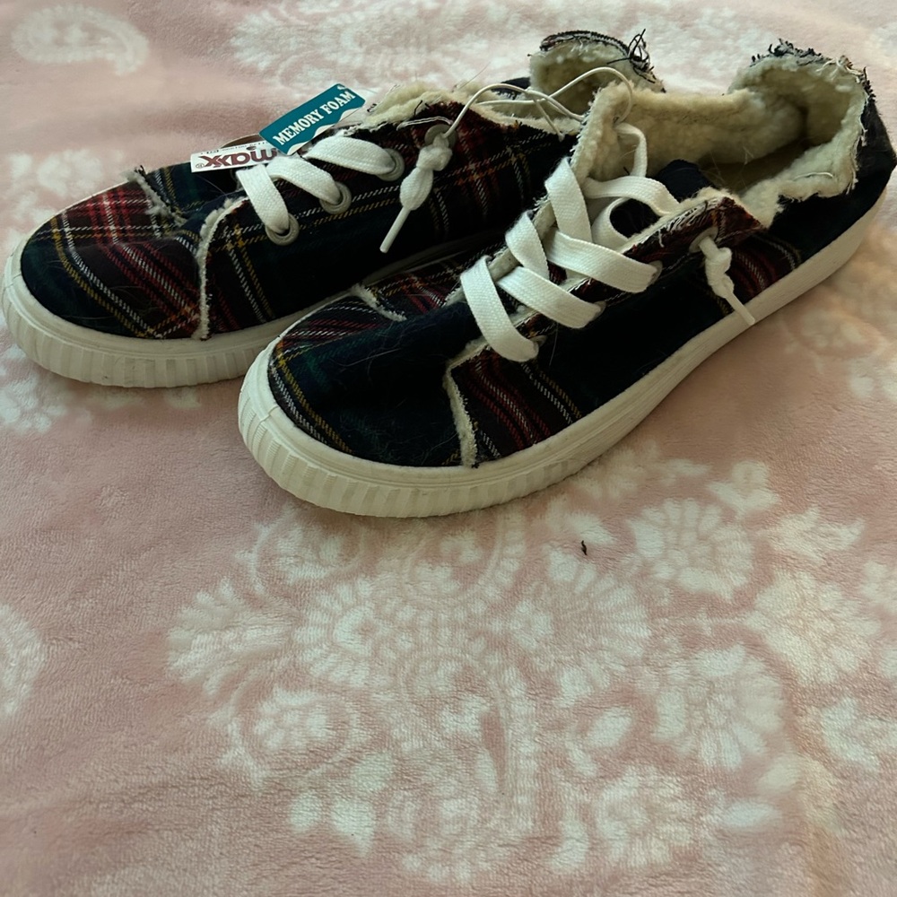 Women’s plaid shoe with Faux Fur Lining